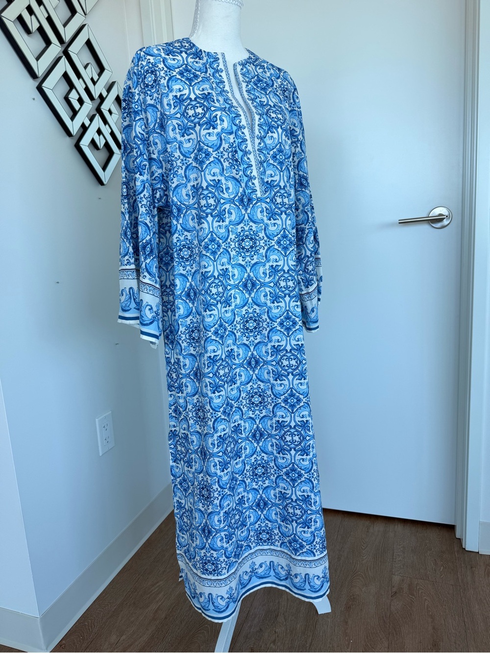 H&M Blue and White Printed V-Neck Midi Dress - Picture 10 of 12